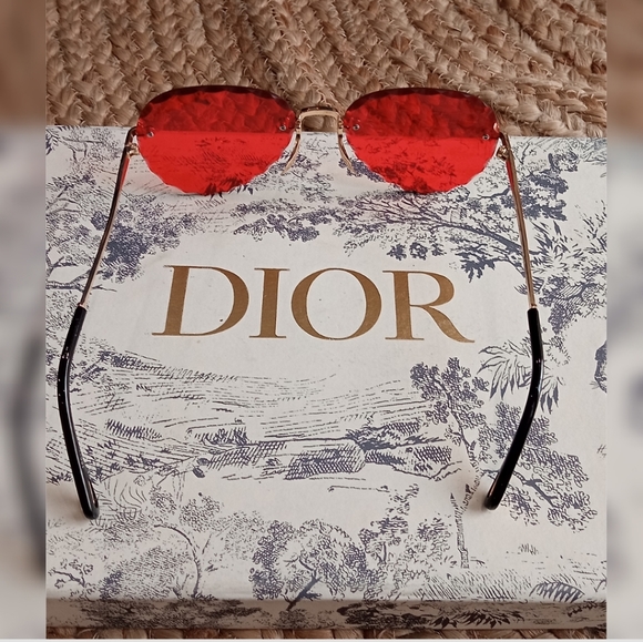 🌺 Red Sunglasses New - Picture 5 of 6